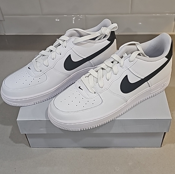 white nike shoes with black swoosh women's